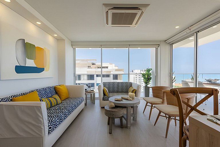 Luxury 2BR Jacuzzi Sea View 14th Floor