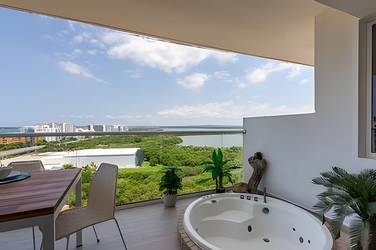 Luxury 2BR Jacuzzi Sea View 14th Floor