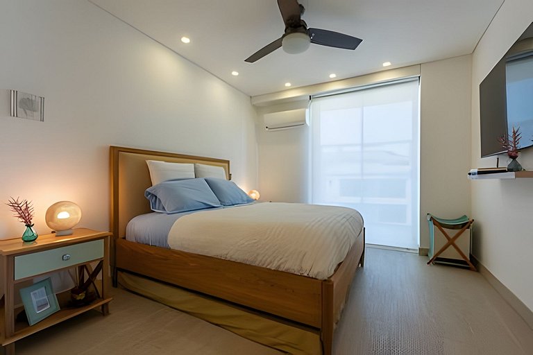 Luxury 2BR Jacuzzi Sea View 14th Floor