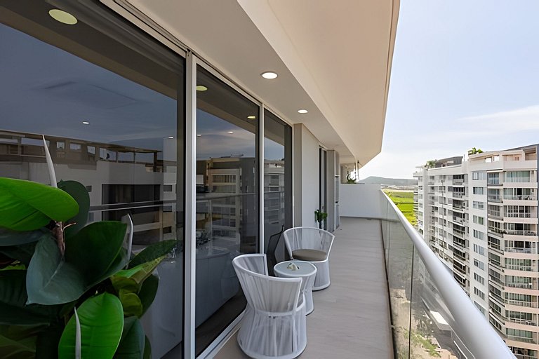 Luxury 2BR Jacuzzi Sea View 14th Floor