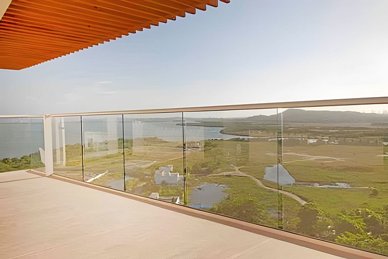 Luxury 2BR Jacuzzi Sea View 14th Floor