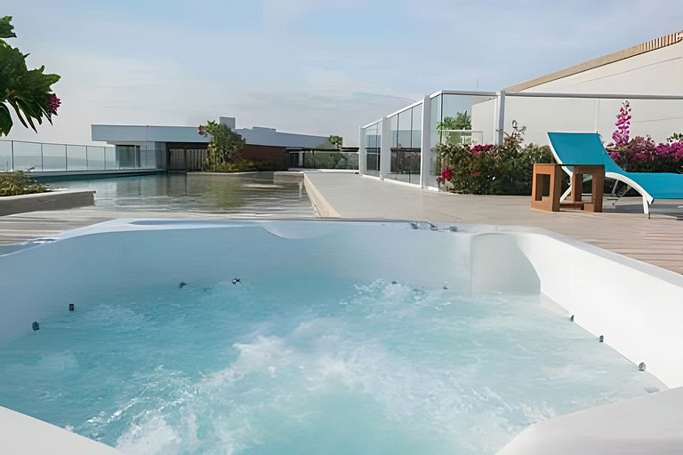Luxury 2BR Jacuzzi Sea View 14th Floor