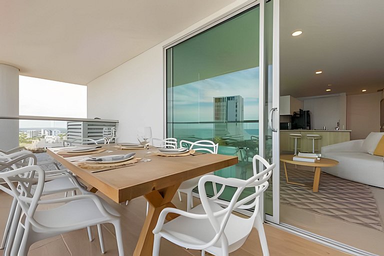 Modern 2BR next to the Walled City+Oceanside View