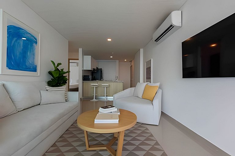 Modern 2BR next to the Walled City+Oceanside View