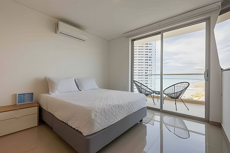 Modern 2BR next to the Walled City+Oceanside View