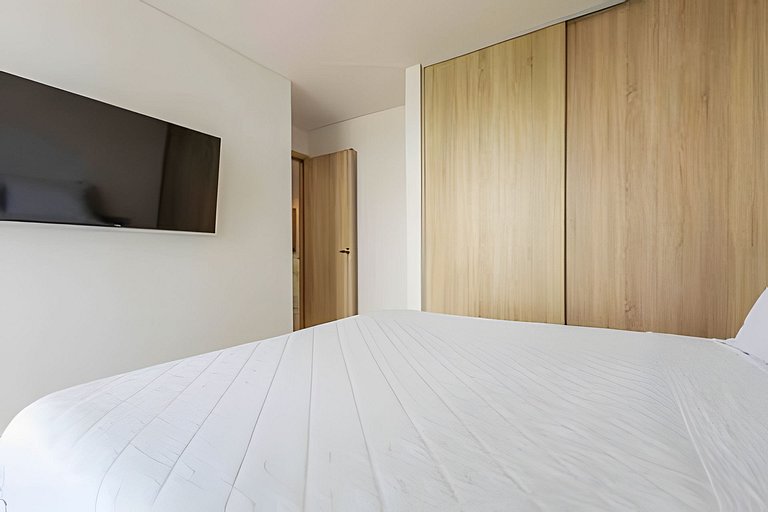 Modern 2BR next to the Walled City+Oceanside View