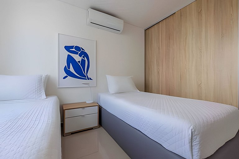 Modern 2BR next to the Walled City+Oceanside View
