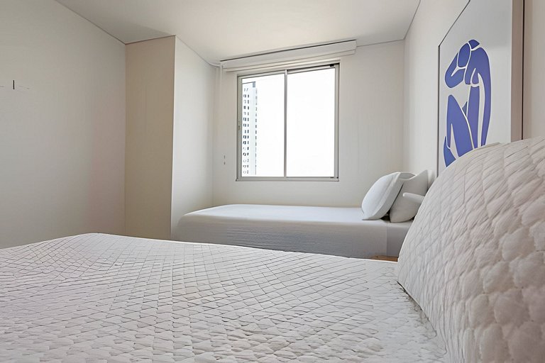 Modern 2BR next to the Walled City+Oceanside View