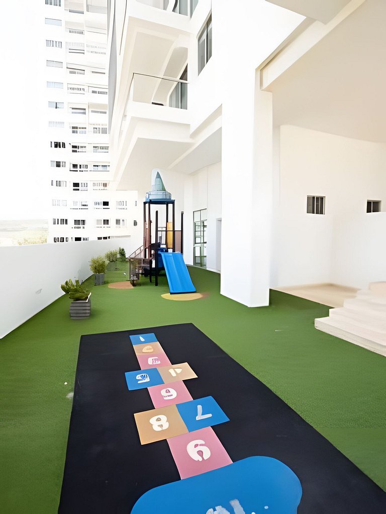 Modern 2BR next to the Walled City+Oceanside View