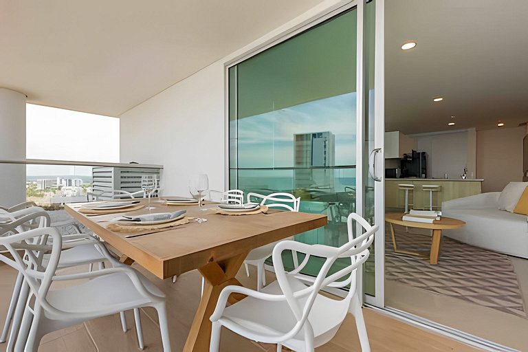 Modern 2BR next to the Walled City+Oceanside View