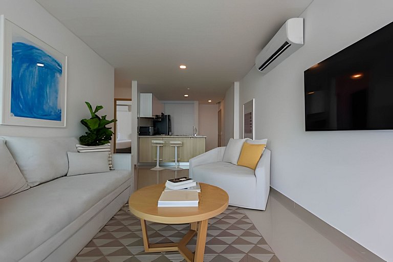 Modern 2BR next to the Walled City+Oceanside View