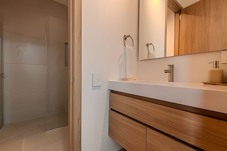 Luxurious Brand New/ Oasis Laguna Cristalina 2BR