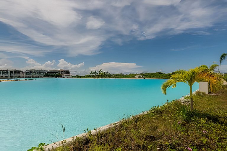 Luxurious Brand New/ Oasis Laguna Cristalina 2BR