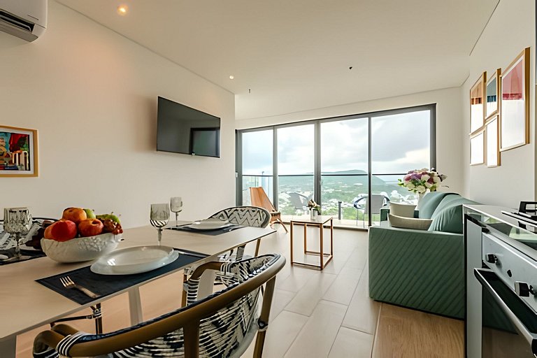 Modern, Brand New/ Panoramic and Infinite Pool