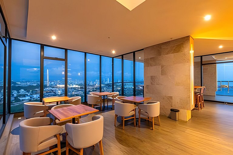 Modern, Brand New/ Panoramic and Infinite Pool