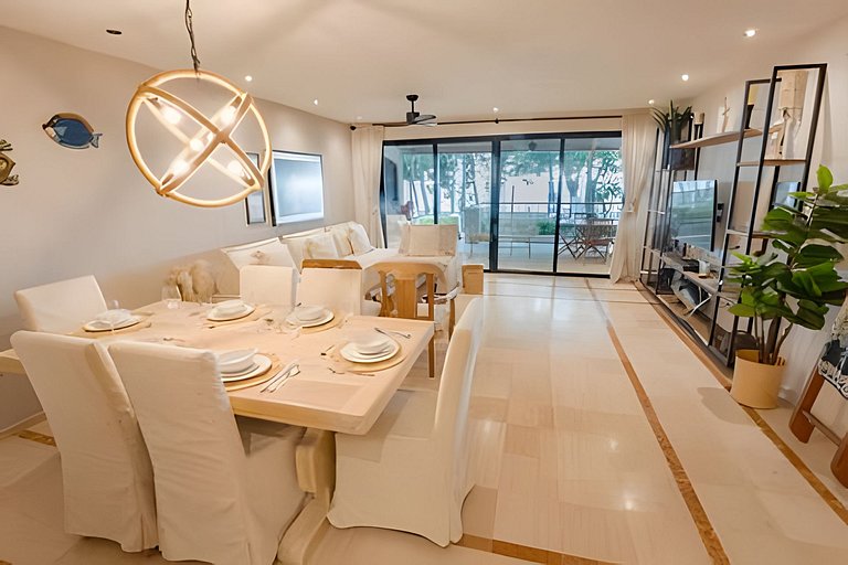 Modern Beachfront House | Cook & Daily Cleaning