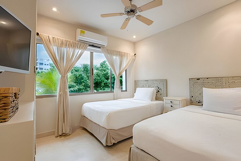 Modern Beachfront House | Cook & Daily Cleaning
