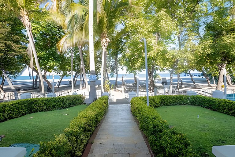 Modern Beachfront House | Cook & Daily Cleaning
