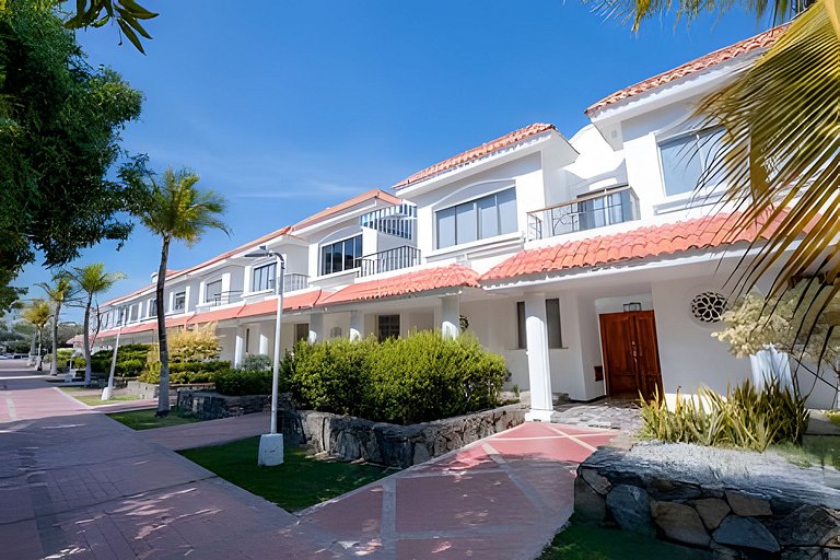 Modern Beachfront House | Cook & Daily Cleaning