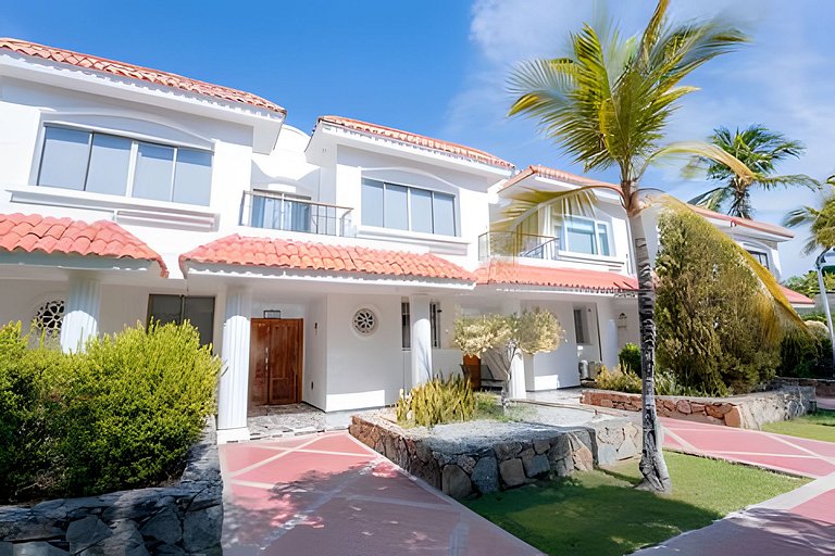Modern Beachfront House | Cook & Daily Cleaning