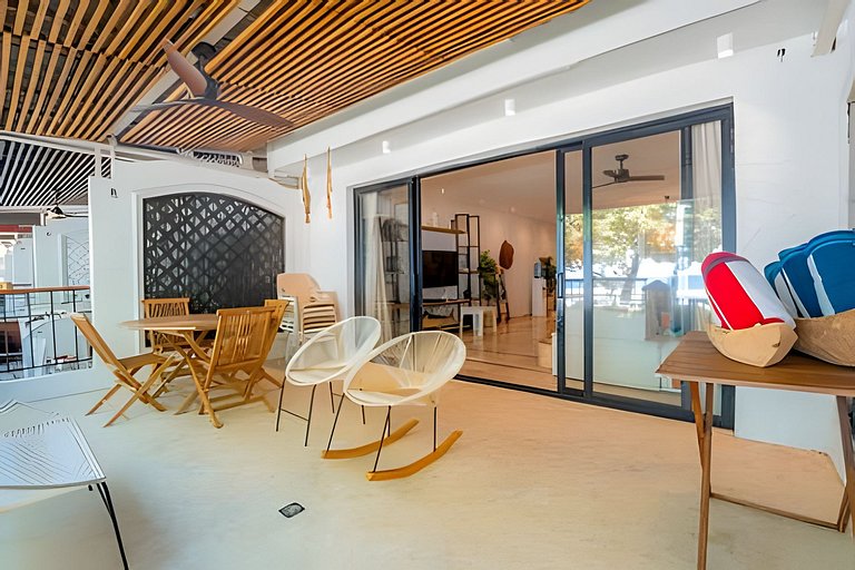 Modern Beachfront House | Cook & Daily Cleaning