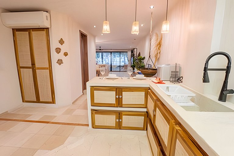 Modern Beachfront House | Cook & Daily Cleaning