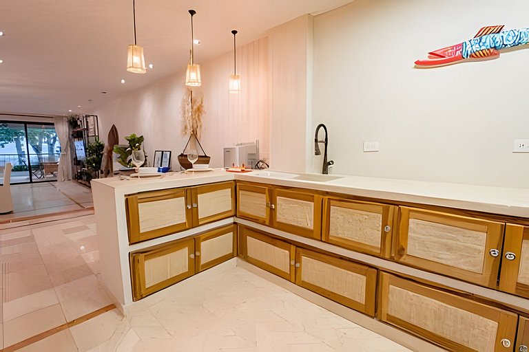 Modern Beachfront House | Cook & Daily Cleaning