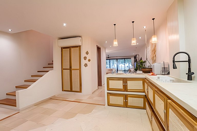 Modern Beachfront House | Cook & Daily Cleaning