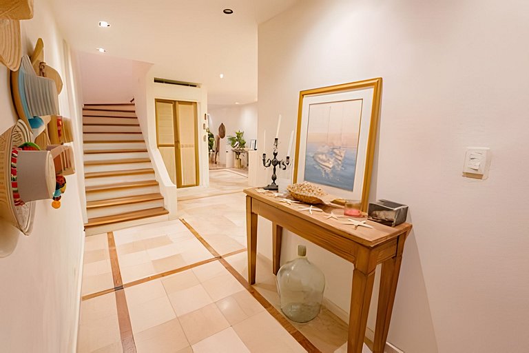 Modern Beachfront House | Cook & Daily Cleaning
