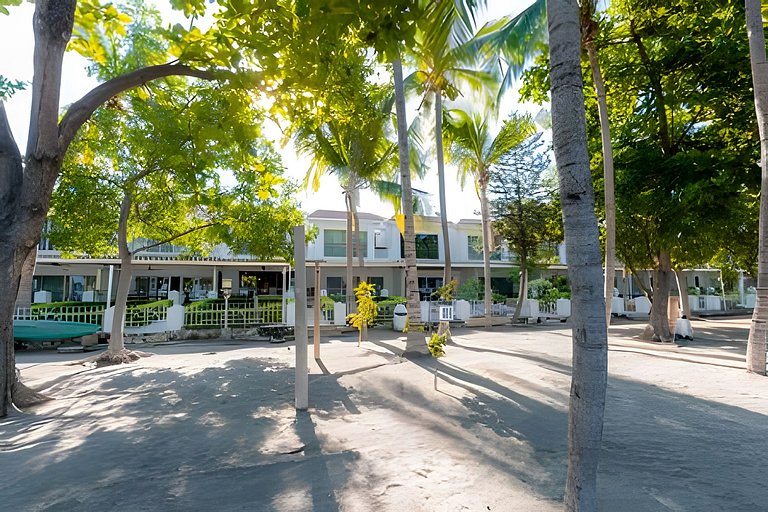 Modern Beachfront House | Cook & Daily Cleaning