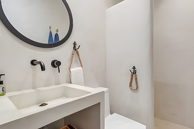 Modern Beachfront House | Cook & Daily Cleaning