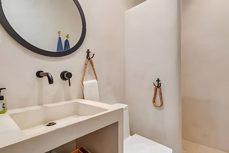Modern Beachfront House | Cook & Daily Cleaning