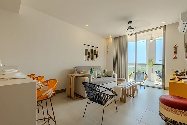 New and Luxurious with direct access to the beach