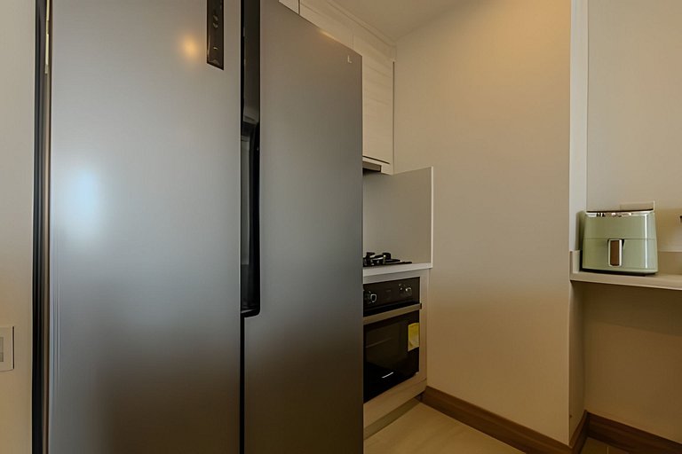 New and Luxurious with direct access to the beach