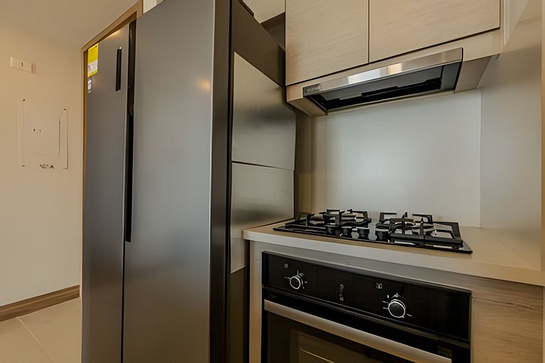 New and Luxurious with direct access to the beach