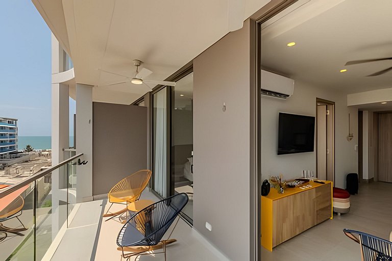 New and Luxurious with direct access to the beach