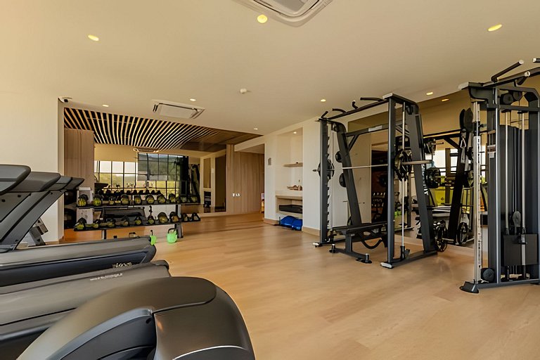 New and Luxurious with direct access to the beach