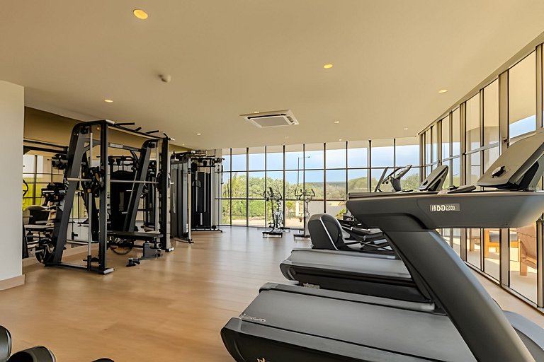 New and Luxurious with direct access to the beach