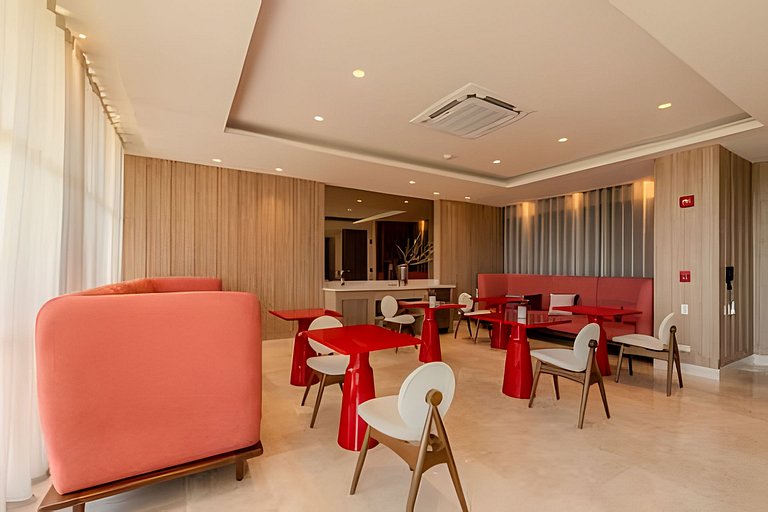 New and Luxurious with direct access to the beach