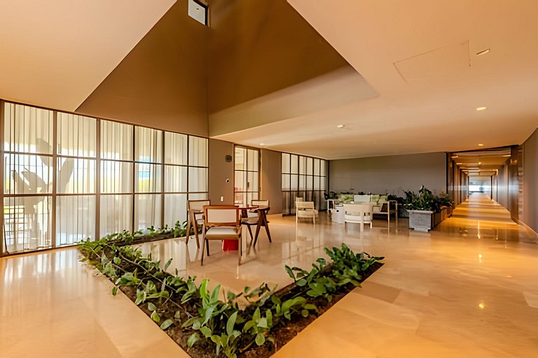 New and Luxurious with direct access to the beach