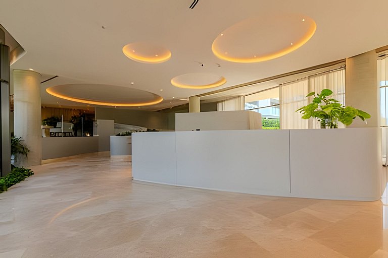 New and Luxurious with direct access to the beach
