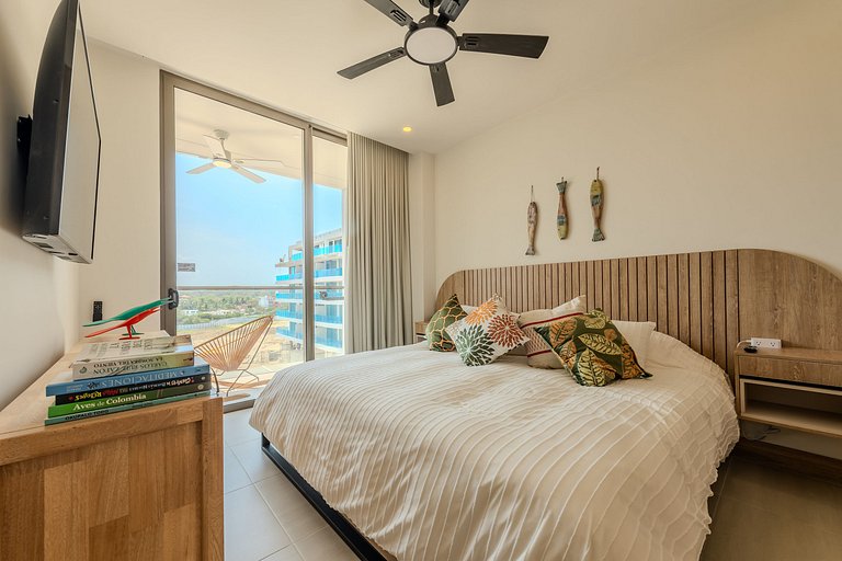New and Luxurious with direct access to the beach