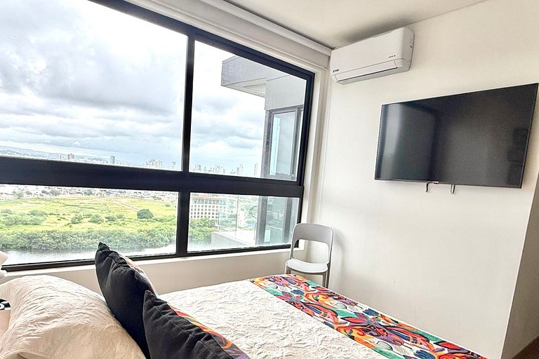 New & Modern 21st Floor Unit Near Historic Center