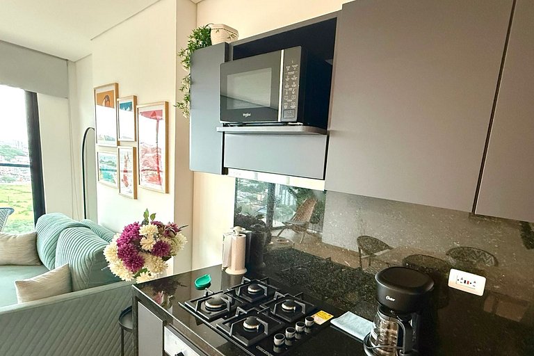 New & Modern 21st Floor Unit Near Historic Center