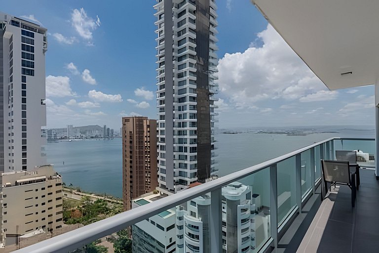 Exclusivo apartamento con vista a la bahía piso 22