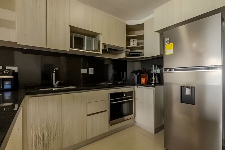 Stunning apartment with bay view 3207
