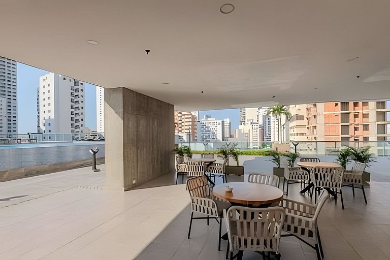Stunning apartment with bay view 3207