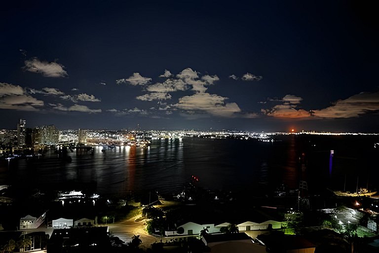 Luxury H2/ Piso 19/ Sea Bay View & Historic Center