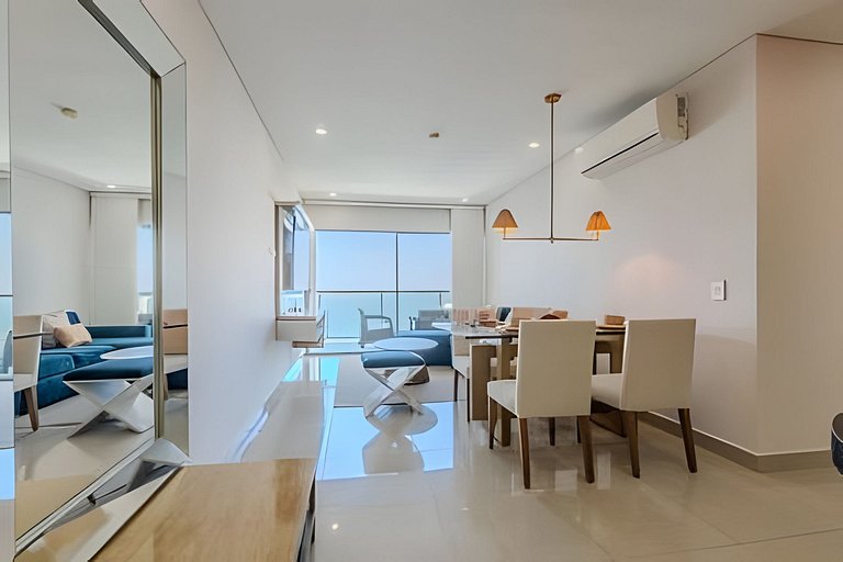 Experience luxury in Bocagrande with a bay view on the 33rd