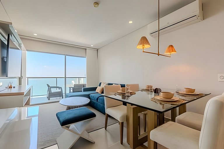 Experience luxury in Bocagrande with a bay view on the 33rd